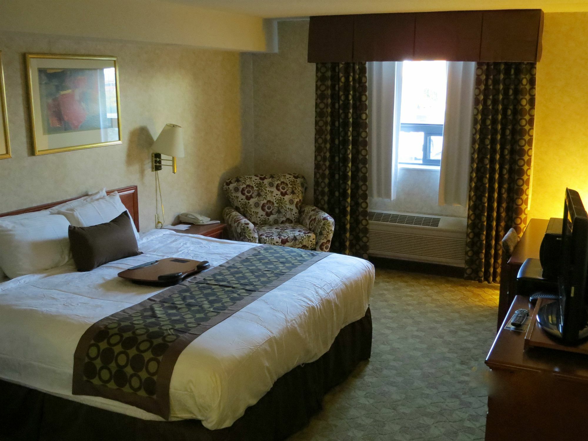 Lexington Inn & Suites-Windsor Exterior foto